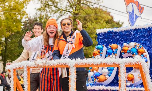 Carroll students at the homecoming parade