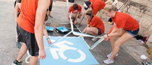 Freshmen volunteering during Freshman Service Day